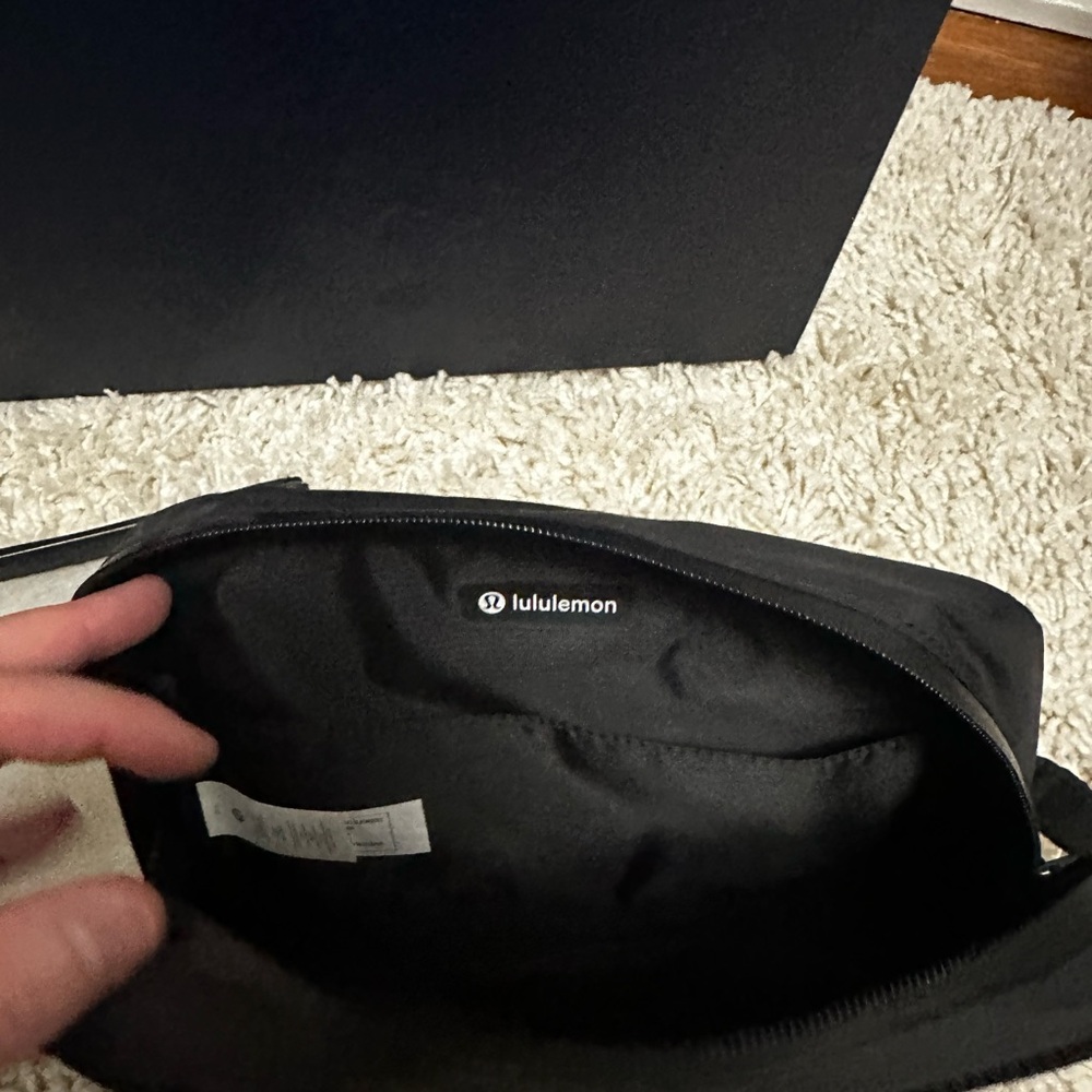 Lululemon Patch Logo Travel Kit - Picture 5 of 6